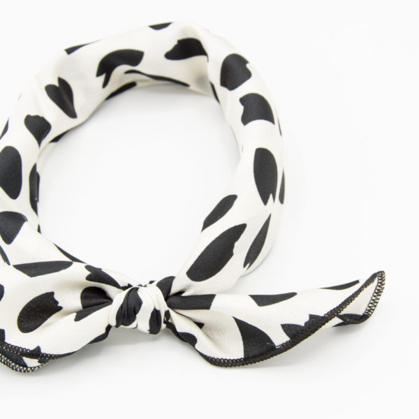 bandana blanc à taches noires