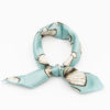 bandana bleu clair à fleurs blanches