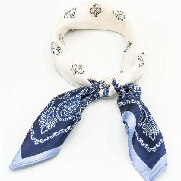 bandana en soie bleu à motif paisley
