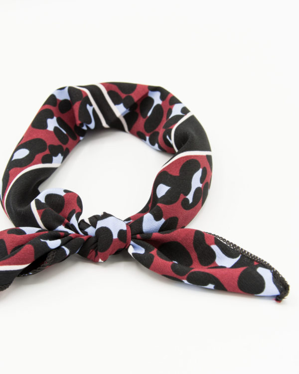 bandana foulard rouge à taches noires