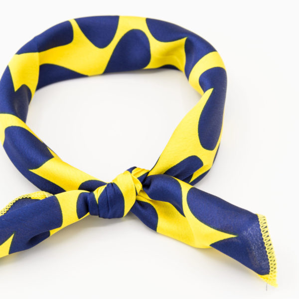 bandana jaune à taches bleues pour femme