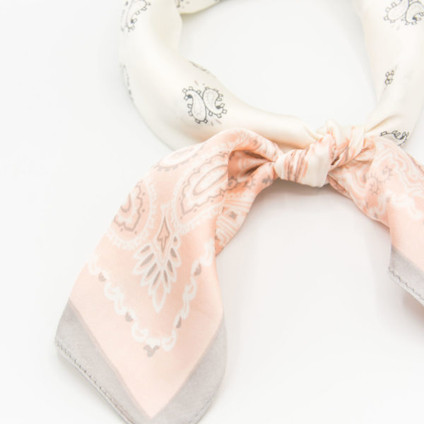 bandana satin rose et blanc