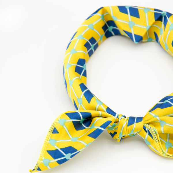 bandana géométrique jaune et bleu