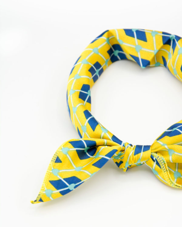 bandana géométrique jaune et bleu