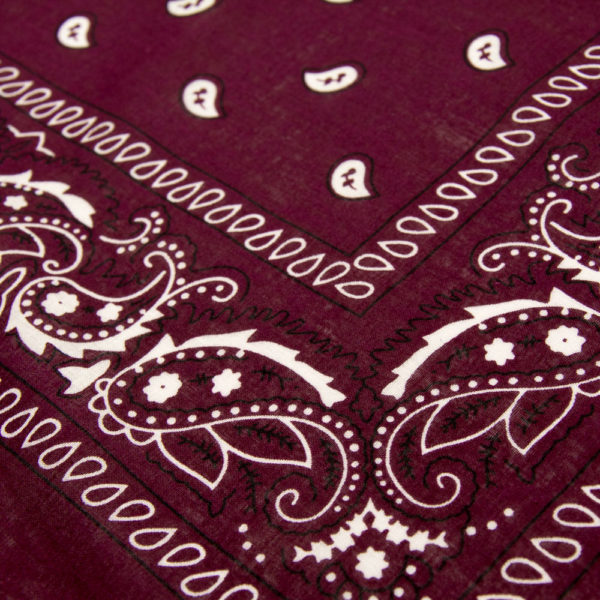 bandana rouge bordeaux à motif paisley traditionnel pour homme ou femme